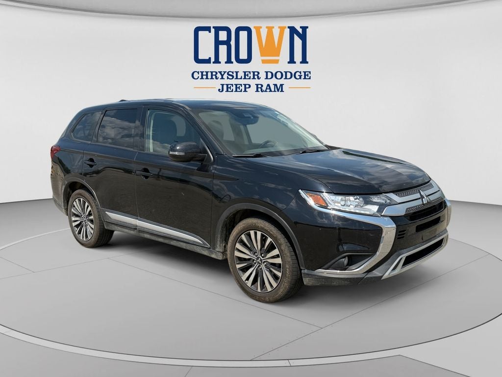 2020 Mitsubishi Outlander Base in Other — front three-quarter view