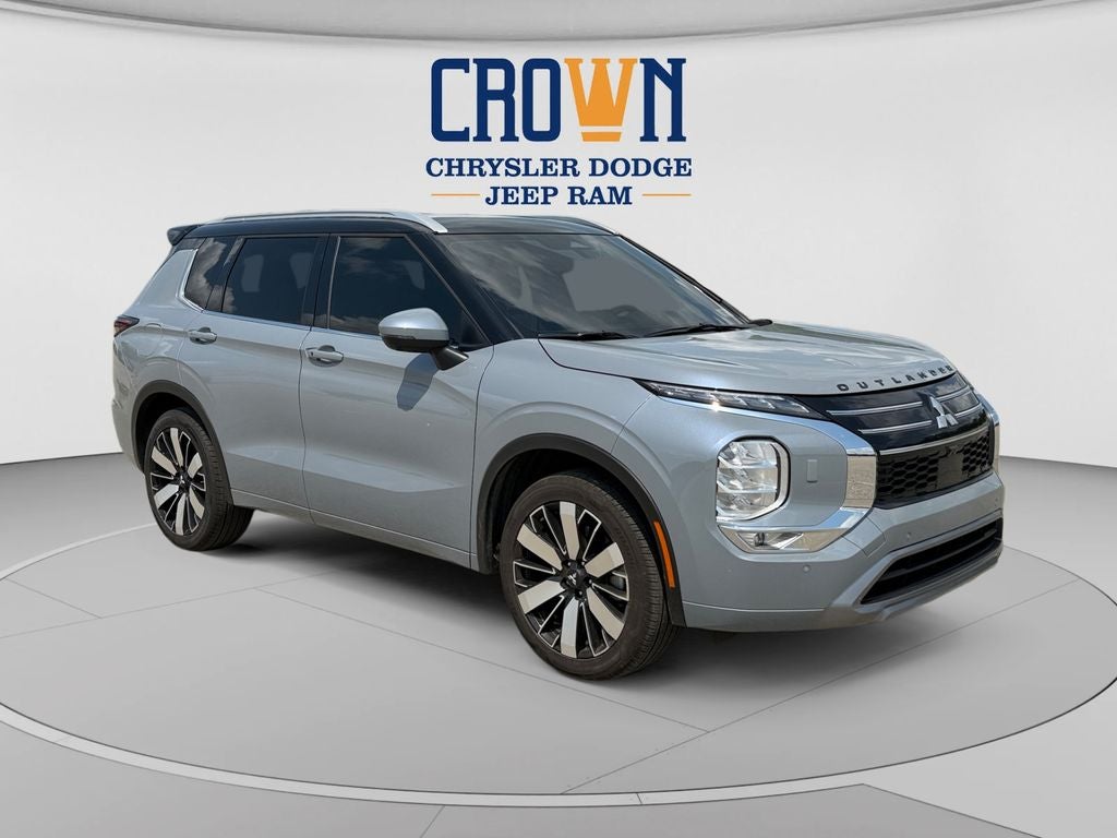 2026 Mitsubishi Outlander Base in Other — front three-quarter view