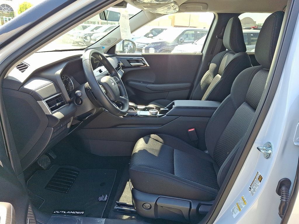 2026 Mitsubishi Outlander — detail view