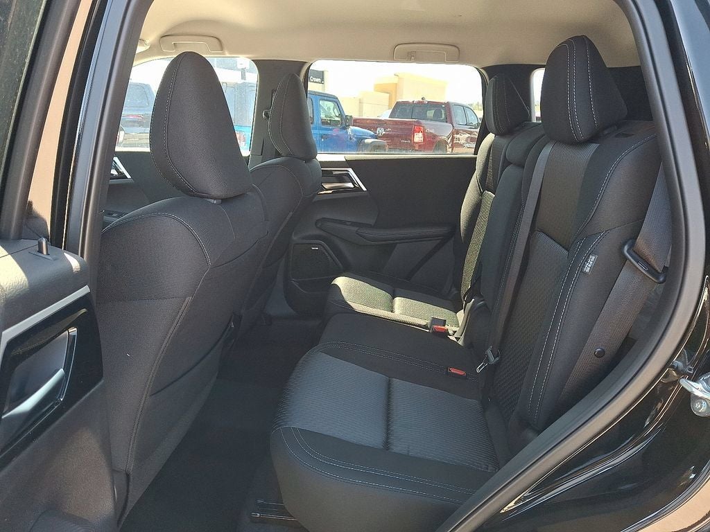 2026 Mitsubishi Outlander — detail view