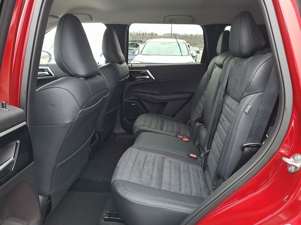 2026 Mitsubishi Outlander — detail view
