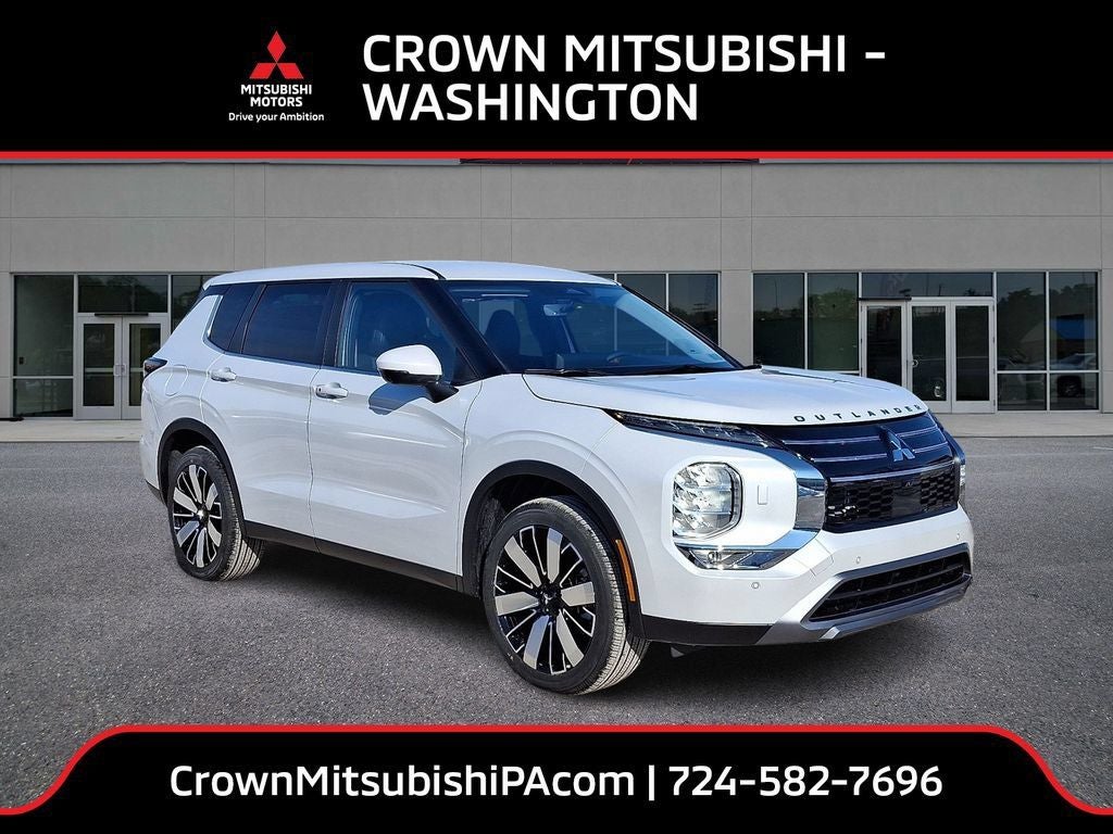 2026 Mitsubishi Outlander SE in White Diamond — front three-quarter view
