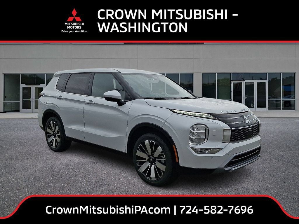 2026 Mitsubishi Outlander SE in White Diamond — front three-quarter view